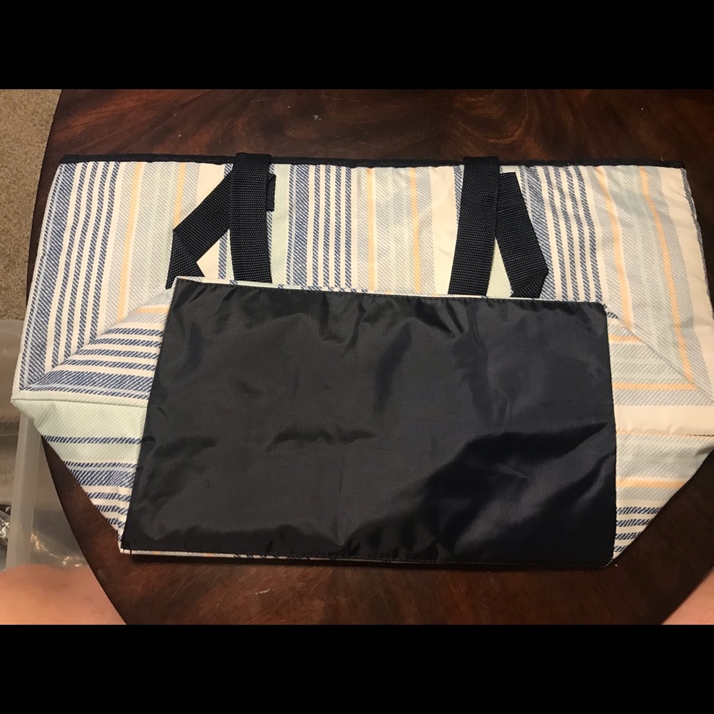 Brand New Tote-ally Thermal Broadwalk Stripe